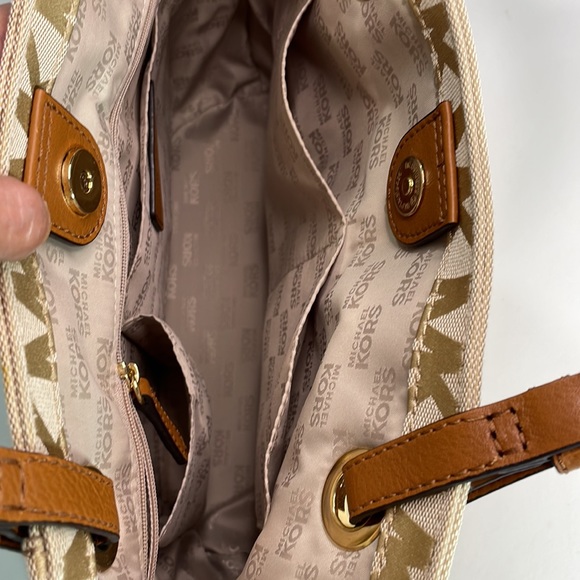 Michael Kors Jet Set Travel Monogram Tote ACC359 - Picture 6 of 9